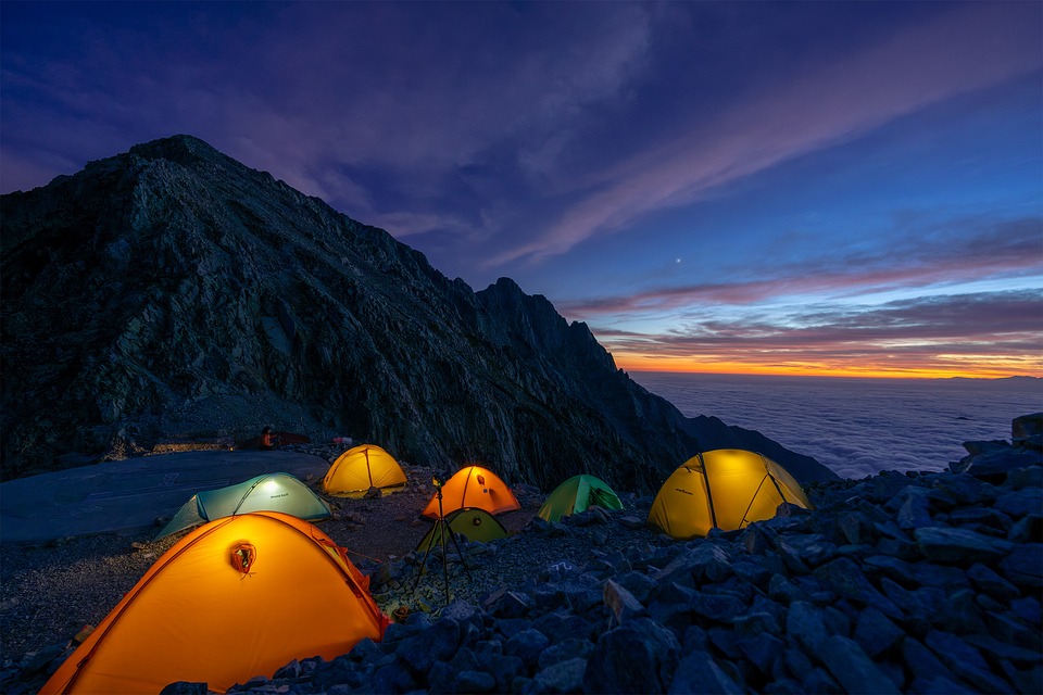 10 Essential Camping Tips for a Memorable Outdoor Experience